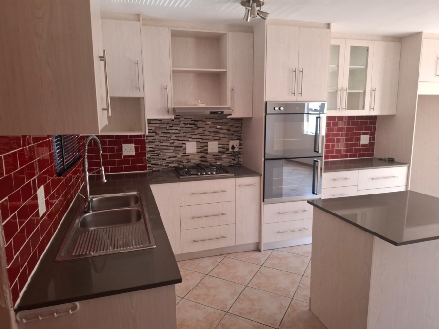 3 Bedroom Property for Sale in Gordons Bay Central Western Cape